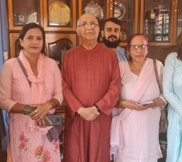 ओलीको नजिक भएपछि करिश्माले पालैपालो मान्छे भेटाउन थालिन्